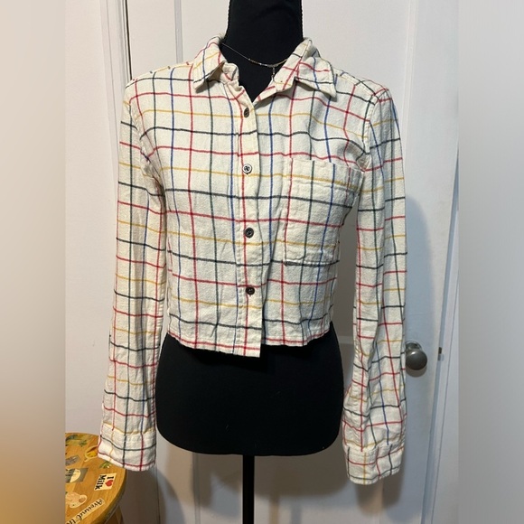 #307 Button up crop - Picture 2 of 7